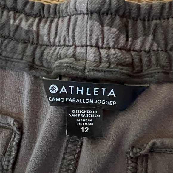 Women’s Athleta Camo Farallon Joggers - Picture 8 of 9
